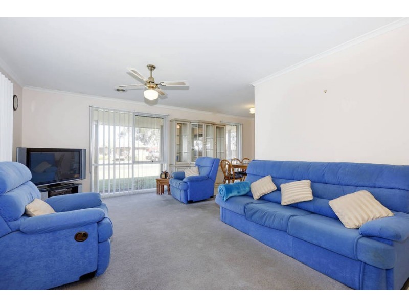 28 Denny Place, Melton South VIC 3338