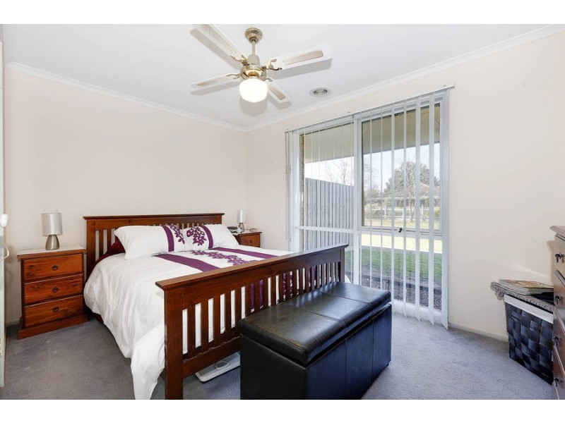 28 Denny Place, Melton South VIC 3338