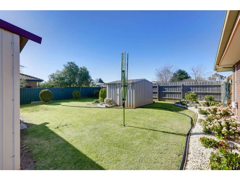 28 Denny Place, Melton South VIC 3338