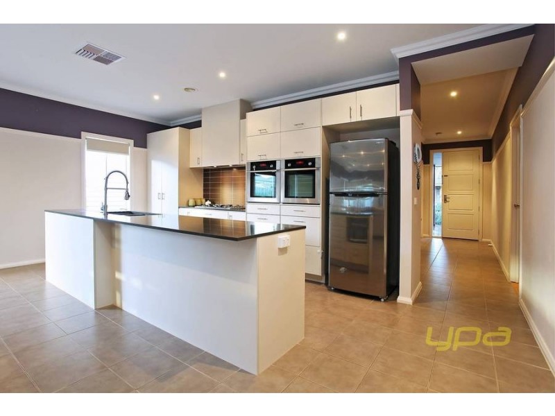 8 Trentham Drive, Eynesbury VIC 3338