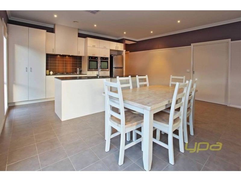 8 Trentham Drive, Eynesbury VIC 3338