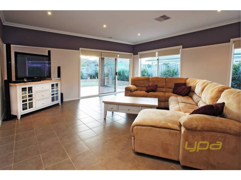 8 Trentham Drive, Eynesbury VIC 3338