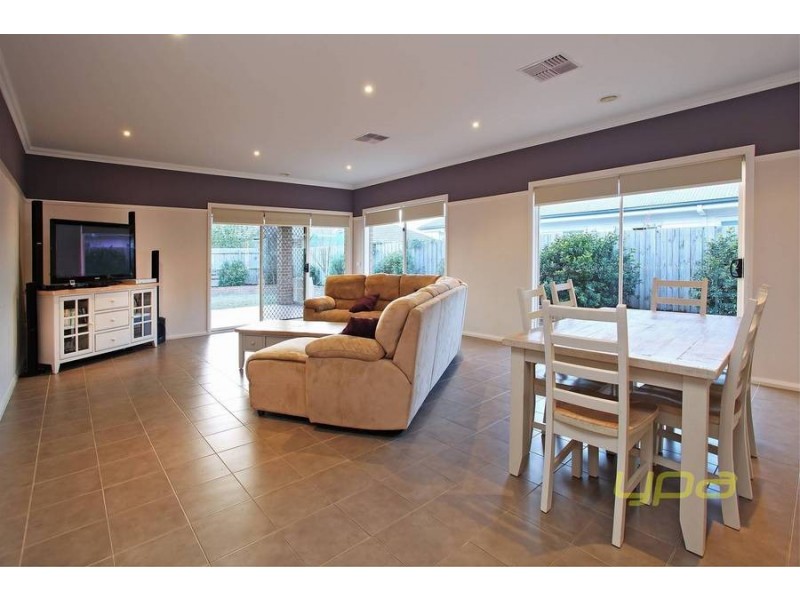 8 Trentham Drive, Eynesbury VIC 3338