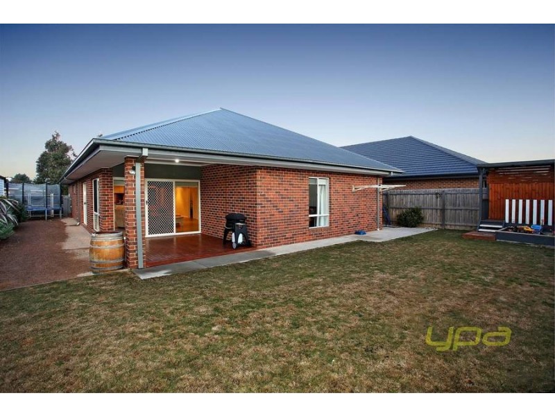 8 Trentham Drive, Eynesbury VIC 3338