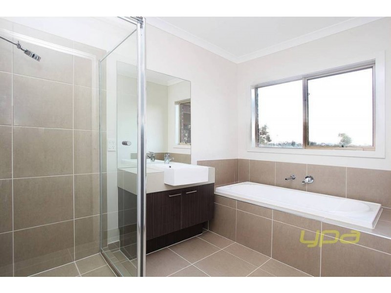 4 Lauriston Drive, Eynesbury VIC 3338