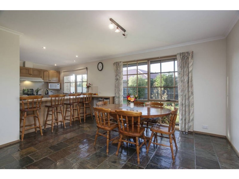 5 Campbell Court, Brookfield VIC 3338