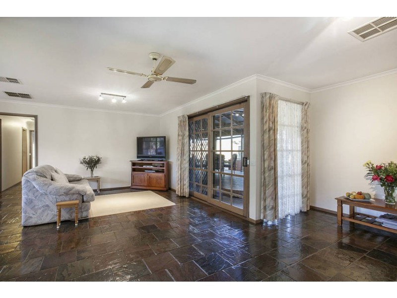 5 Campbell Court, Brookfield VIC 3338