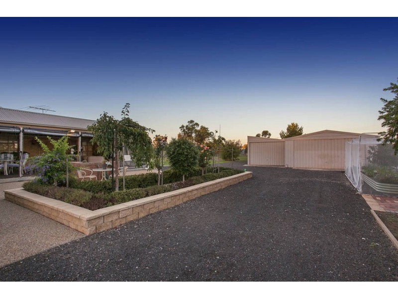 5 Campbell Court, Brookfield VIC 3338