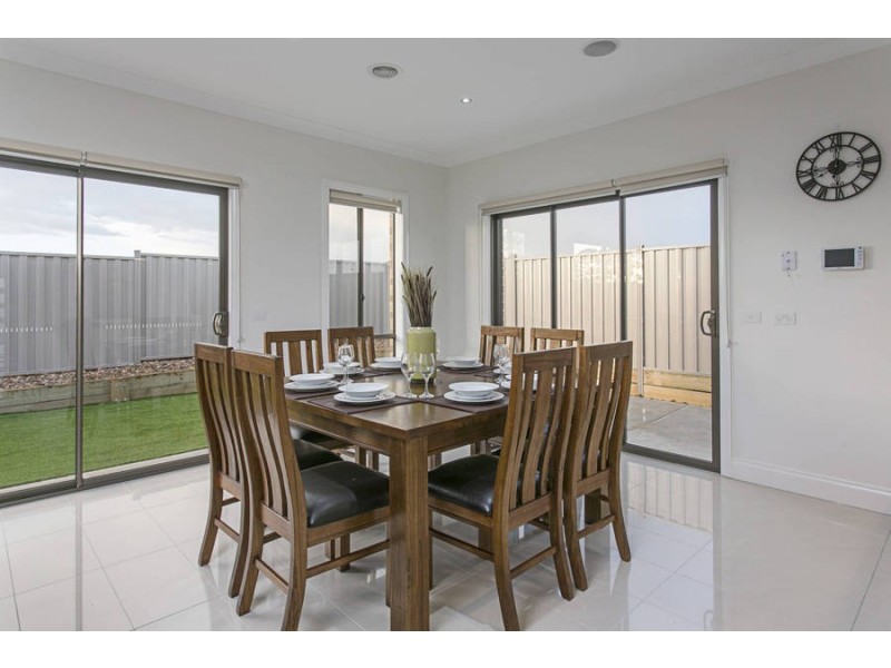 33 Riverbank Boulevard, Harkness VIC 3337