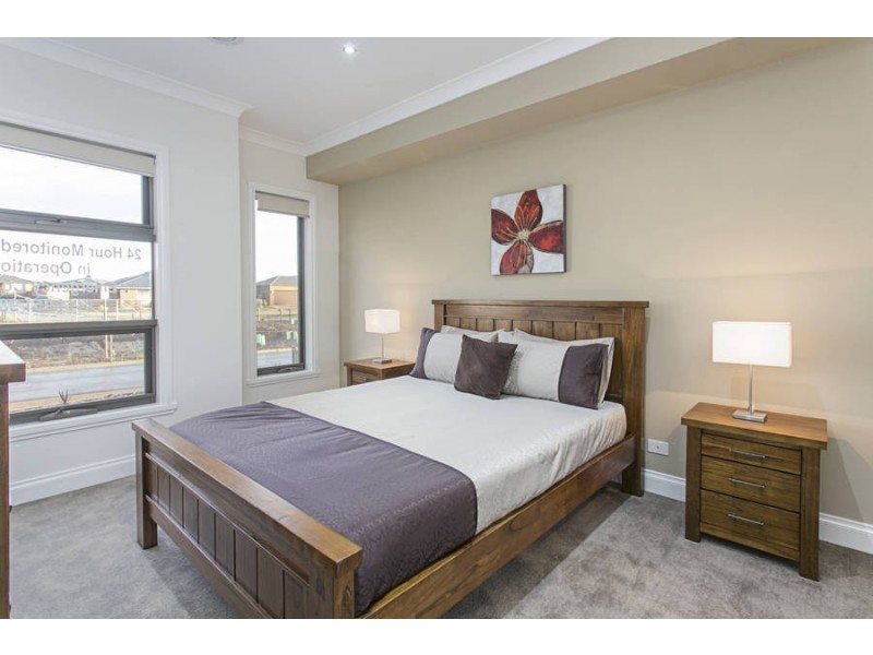 33 Riverbank Boulevard, Harkness VIC 3337