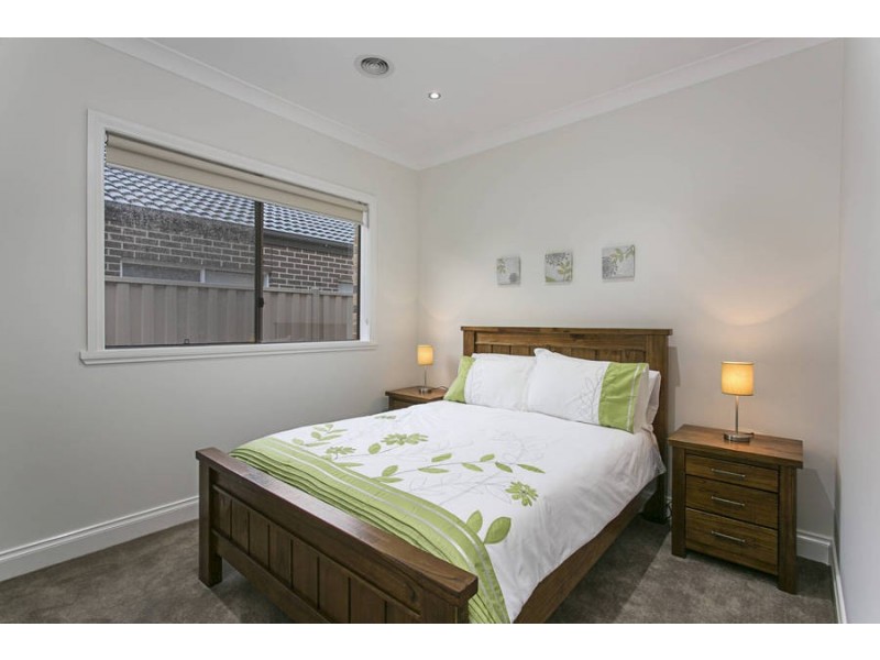 33 Riverbank Boulevard, Harkness VIC 3337