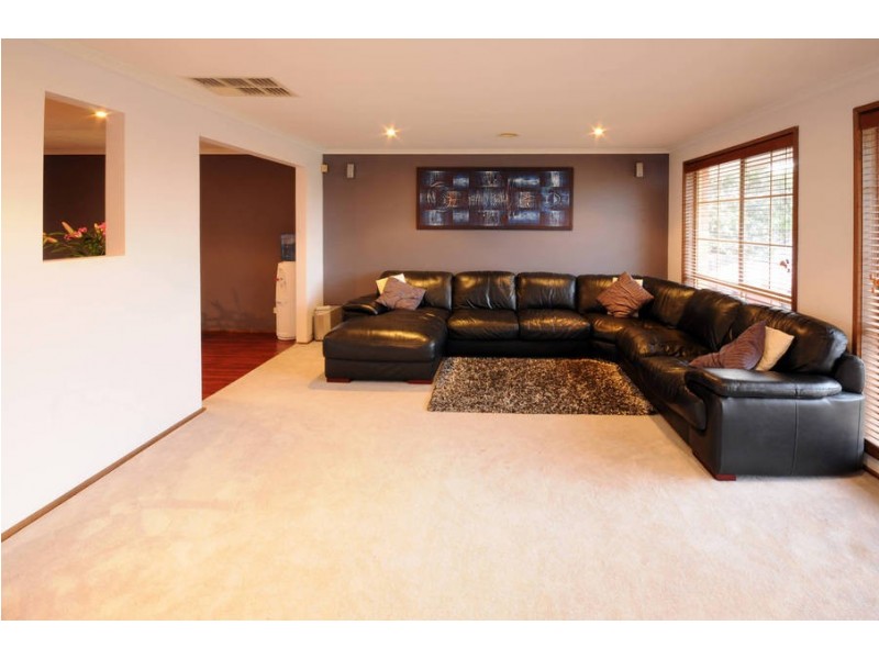 271 Centenary Avenue, Melton West VIC 3337