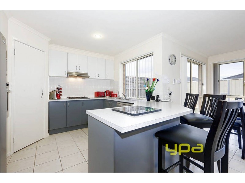 24 Fairhaven Boulevard, Melton West VIC 3337