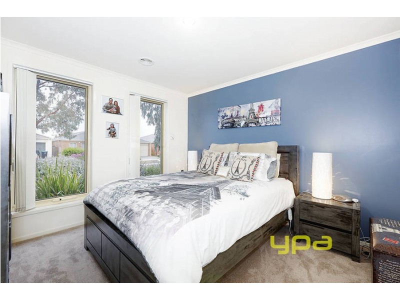 24 Fairhaven Boulevard, Melton West VIC 3337