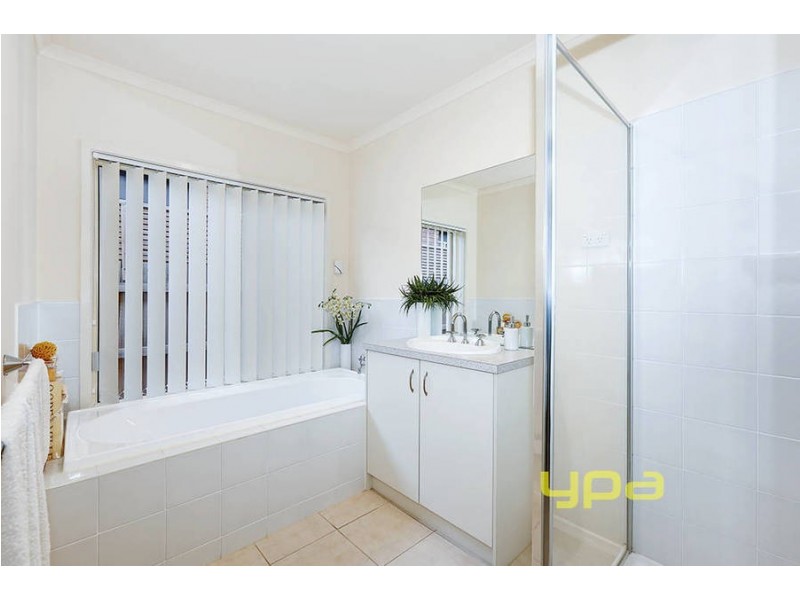 24 Fairhaven Boulevard, Melton West VIC 3337