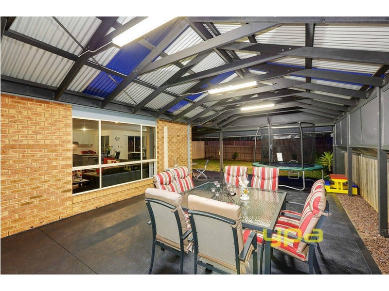 24 Fairhaven Boulevard, Melton West VIC 3337