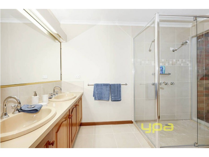 4 Kororoit Court, Kurunjang VIC 3337