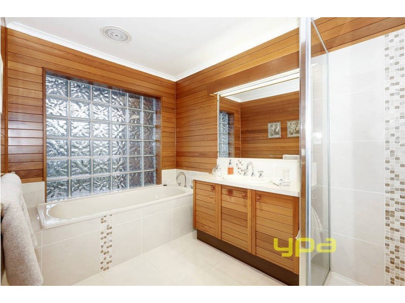 4 Kororoit Court, Kurunjang VIC 3337