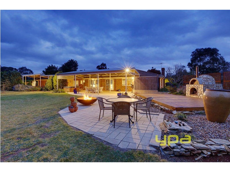 4 Kororoit Court, Kurunjang VIC 3337