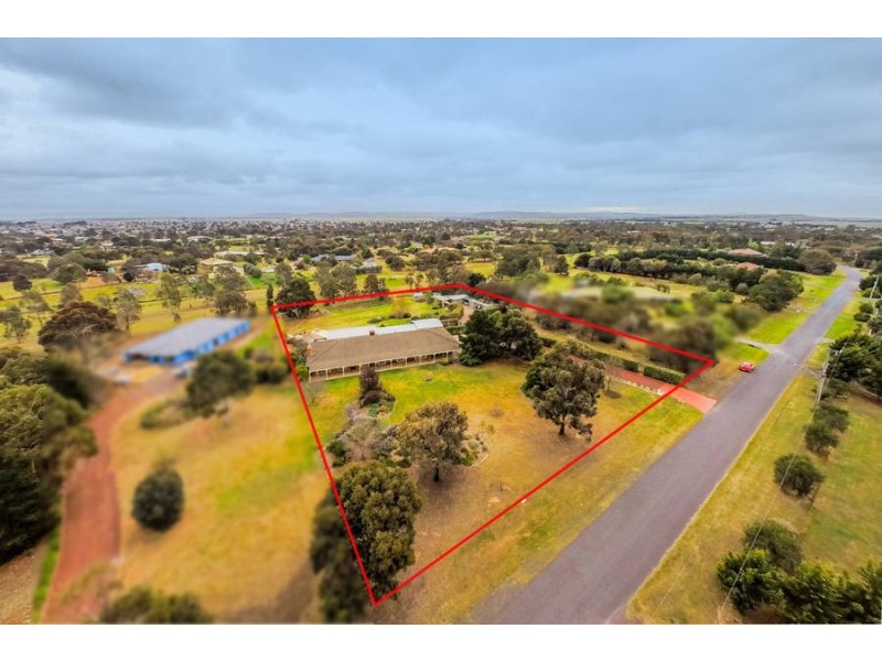 4 Kororoit Court, Kurunjang VIC 3337