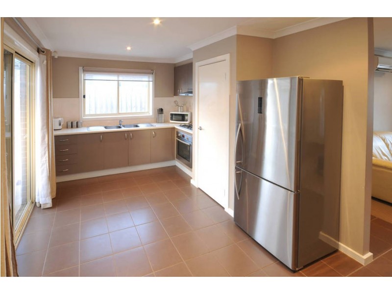 4/20-22 Roslyn Park Drive, Melton West VIC 3337