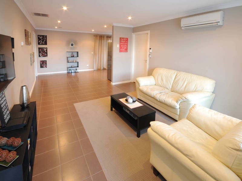 4/20-22 Roslyn Park Drive, Melton West VIC 3337