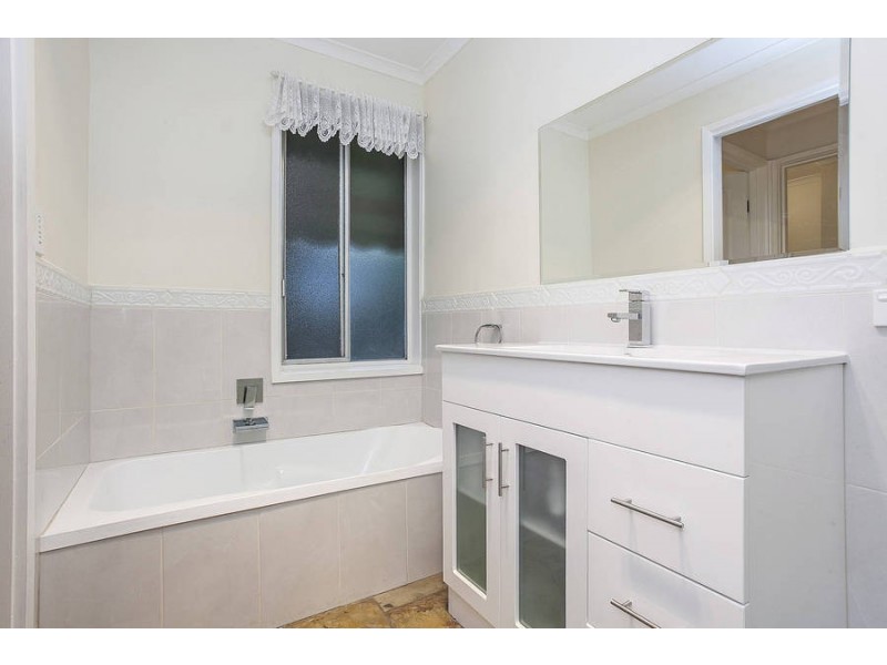 1 Paloma Place, Melton West VIC 3337