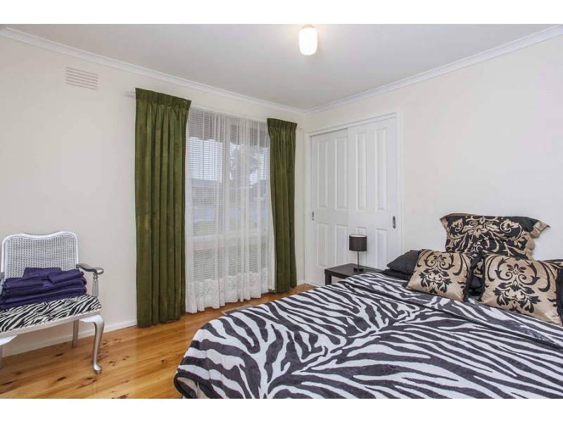 1 Paloma Place, Melton West VIC 3337