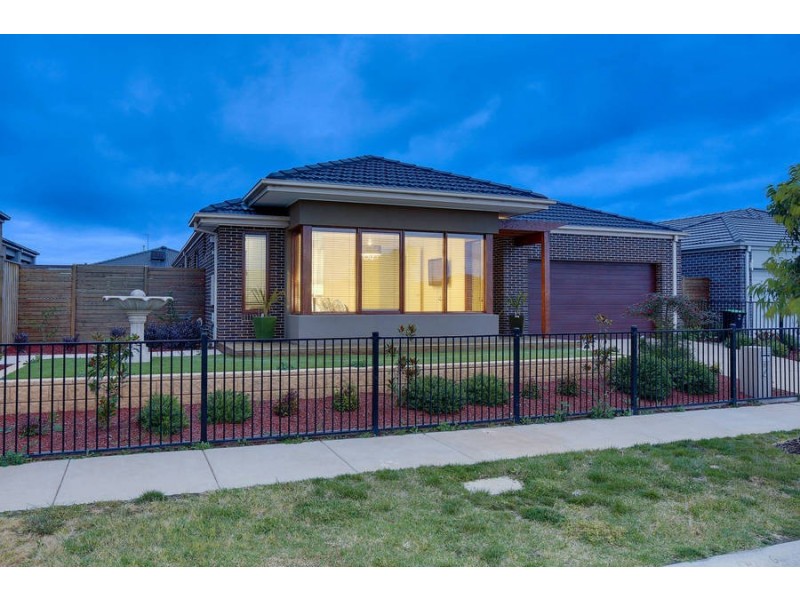 17 Glenelly Street, Melton South VIC 3338