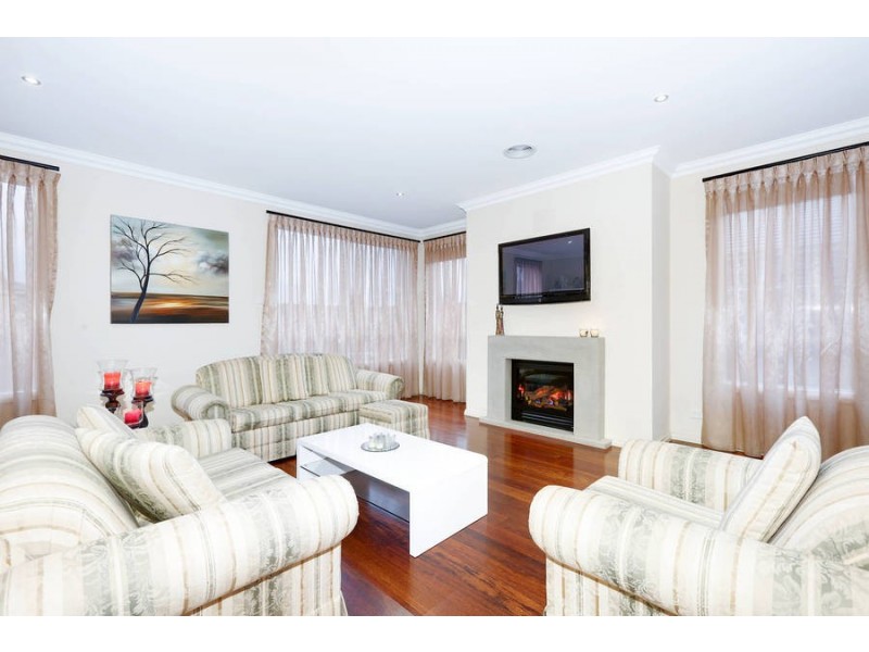 17 Glenelly Street, Melton South VIC 3338