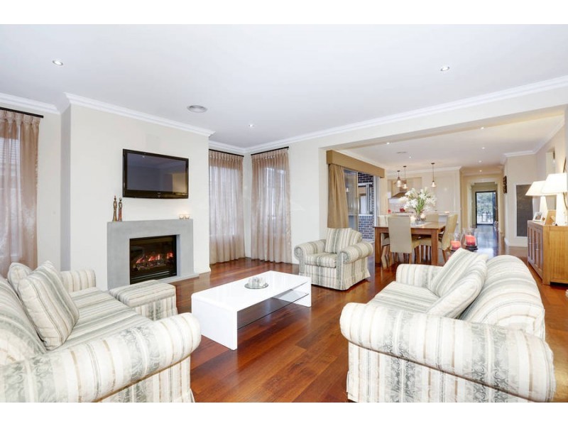 17 Glenelly Street, Melton South VIC 3338