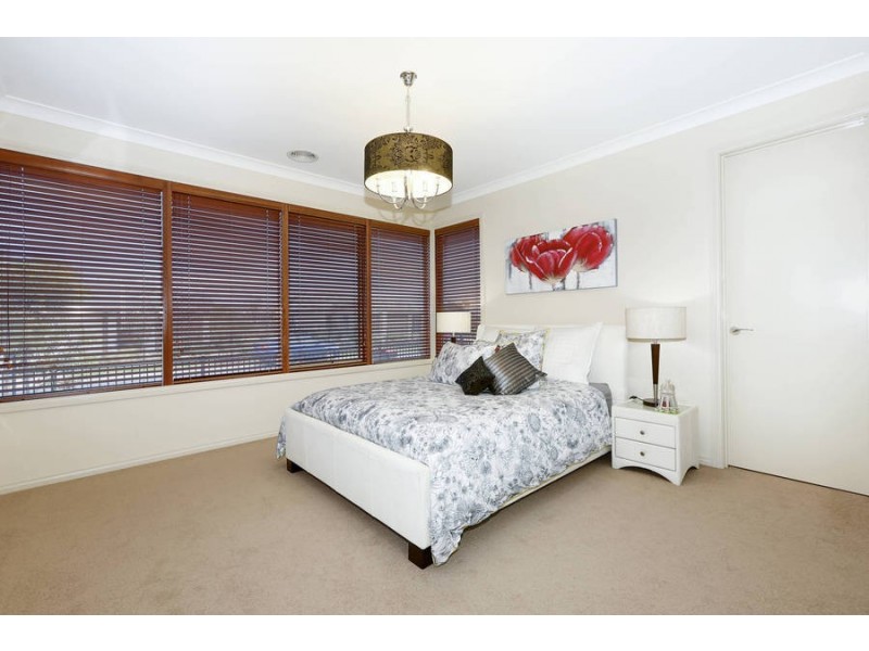 17 Glenelly Street, Melton South VIC 3338