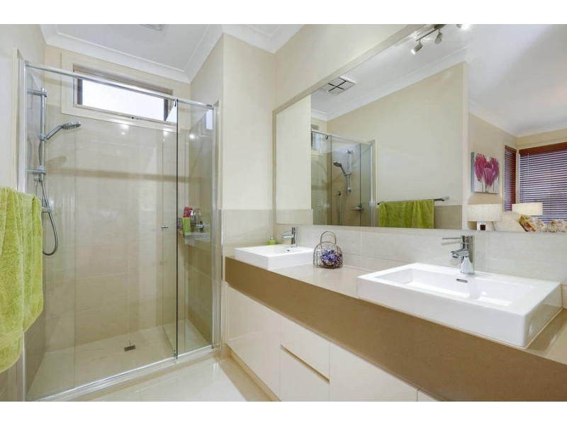 17 Glenelly Street, Melton South VIC 3338