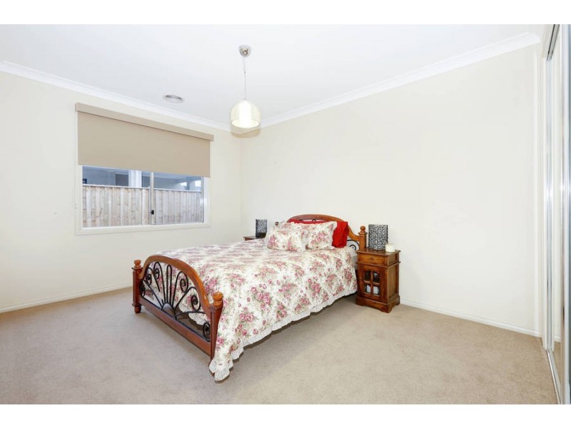 17 Glenelly Street, Melton South VIC 3338