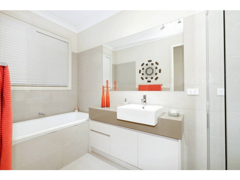 17 Glenelly Street, Melton South VIC 3338