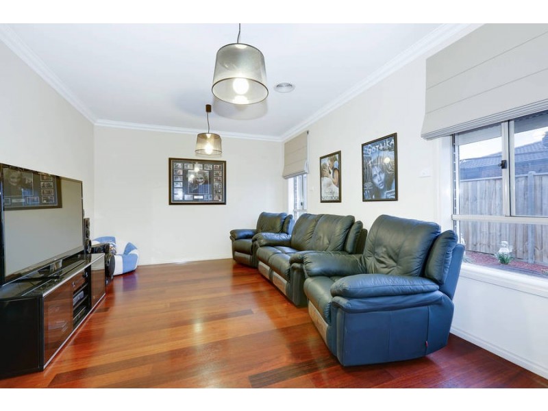 17 Glenelly Street, Melton South VIC 3338