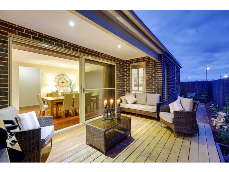 17 Glenelly Street, Melton South VIC 3338