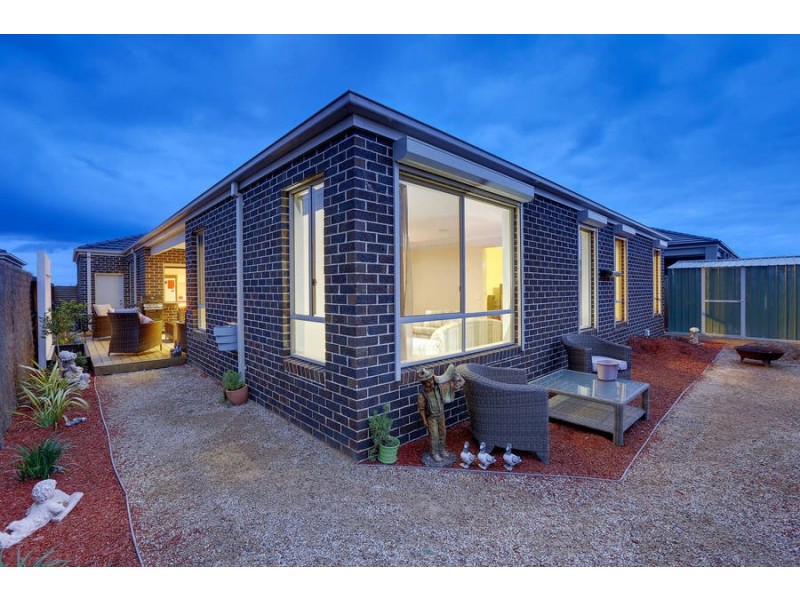 17 Glenelly Street, Melton South VIC 3338