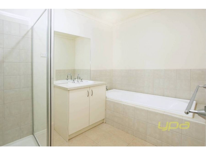 6 Shandeau Boardwalk, Melton West VIC 3337