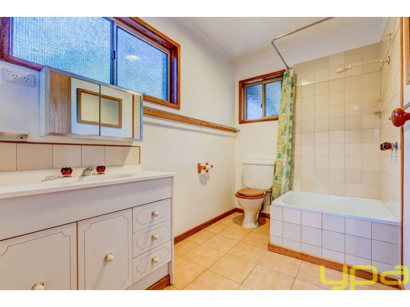 7 Roderick Drive, Kurunjang VIC 3337