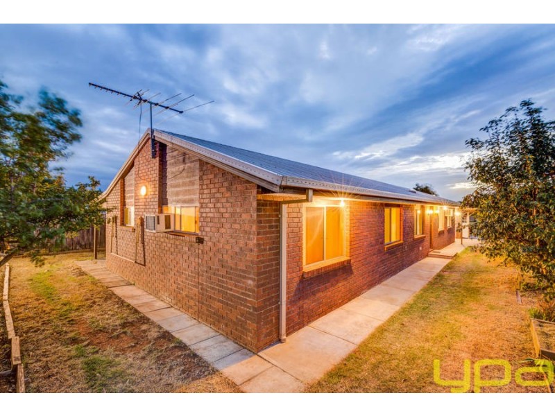 7 Roderick Drive, Kurunjang VIC 3337