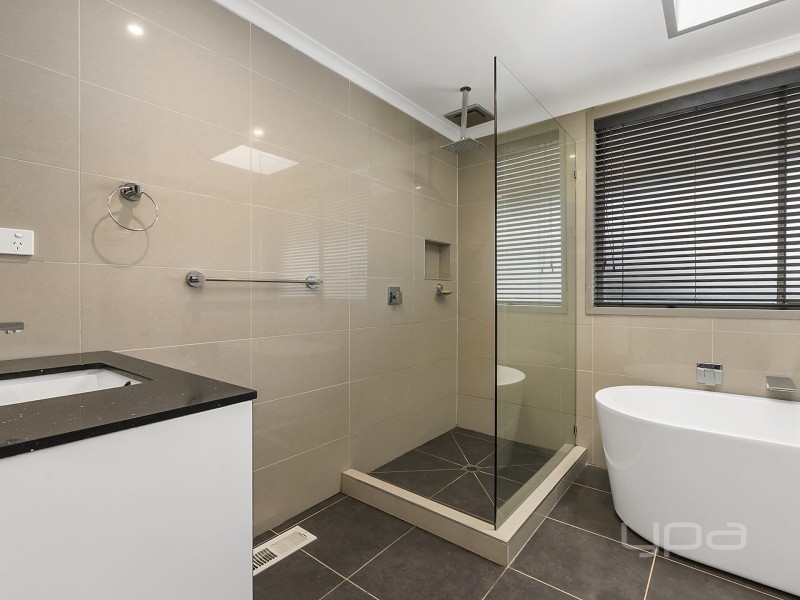 84 Richard Road, Melton South VIC 3338