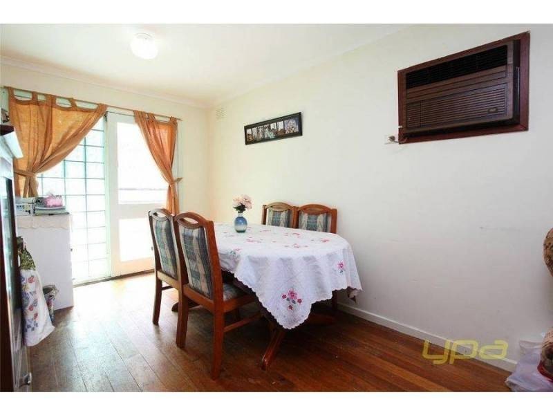 10 Sutherland Avenue, Melton South VIC 3338