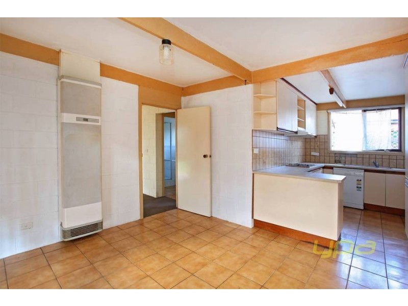 6 Hornbuckle Crescent, Melton VIC 3337