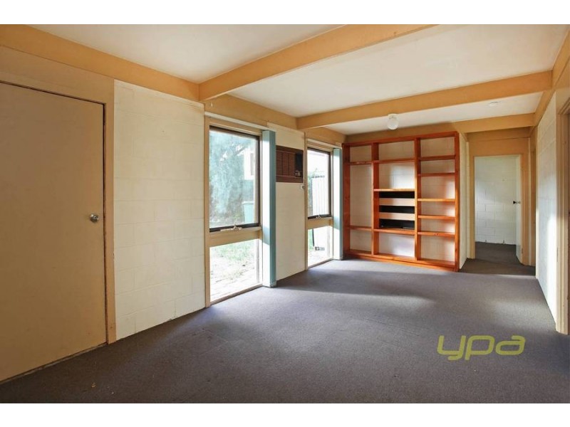 6 Hornbuckle Crescent, Melton VIC 3337