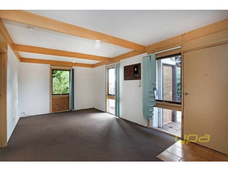 6 Hornbuckle Crescent, Melton VIC 3337