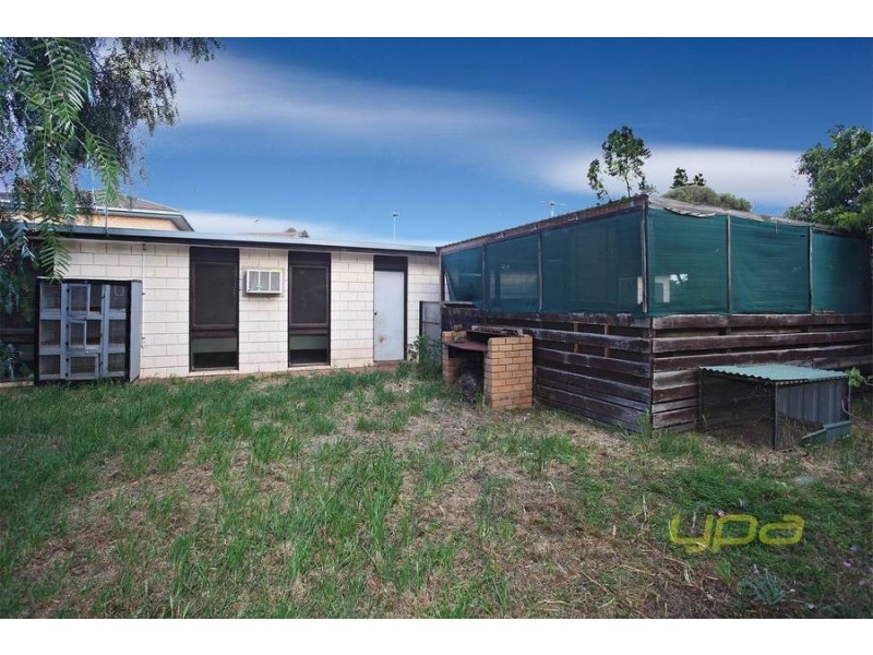 6 Hornbuckle Crescent, Melton VIC 3337