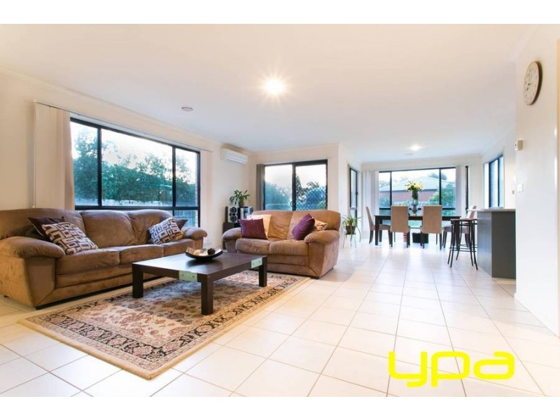 3 Glencroft Terrace, Melton West VIC 3337