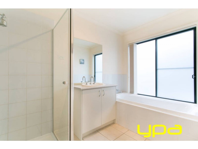 3 Glencroft Terrace, Melton West VIC 3337