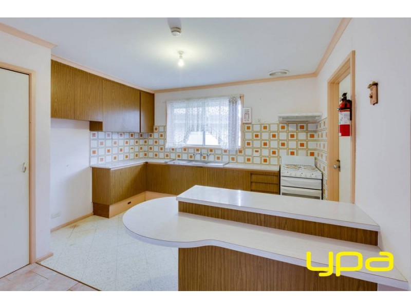 4 Glamis Place, Melton West VIC 3337